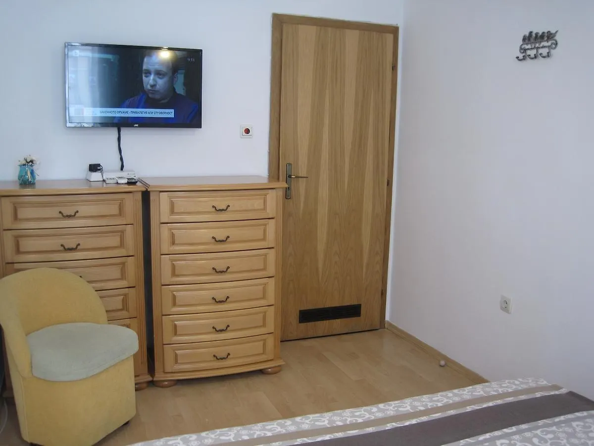 Apartment Nadejda Varna 0*,
